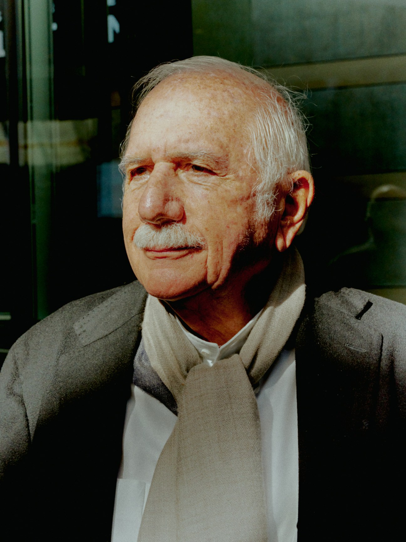 Portrait of architect Moshe Safdie in contemplative pose
