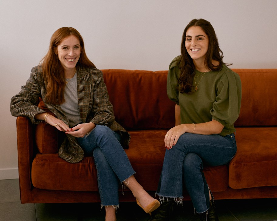 Jessica Warch and Sidney Neuhaus, co-founders of Kimaï, sitting on an orange sofa