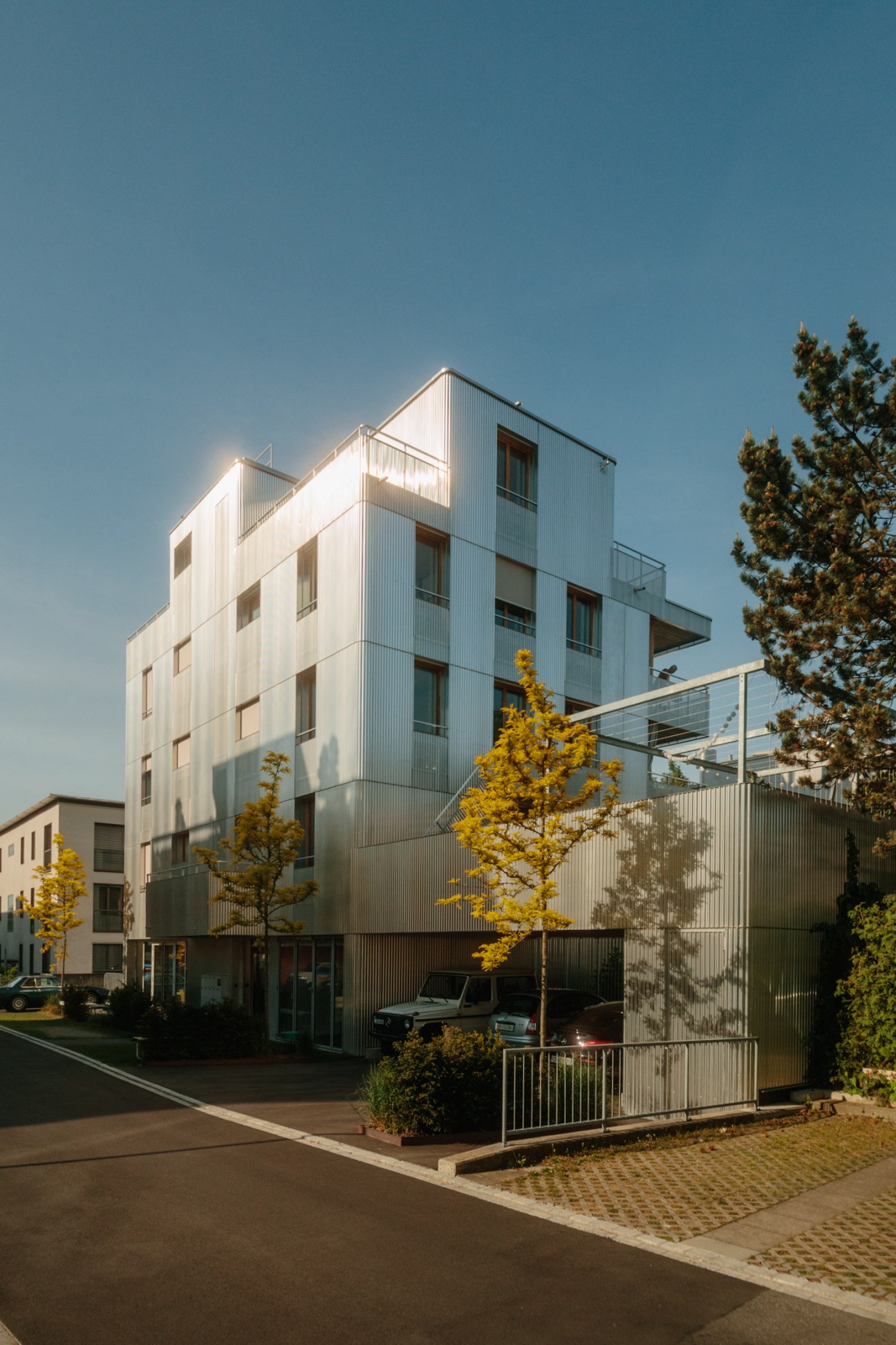 Küsnacht apartments building with anodised aluminium exterior and multiple balconies.