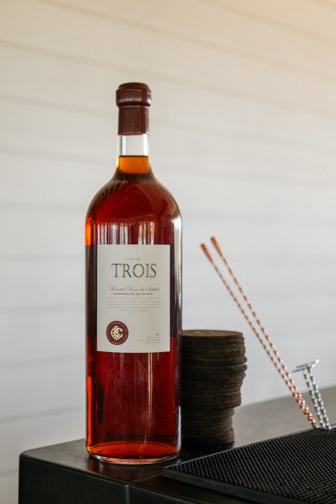 Refined refreshment presentation with elegant drink service