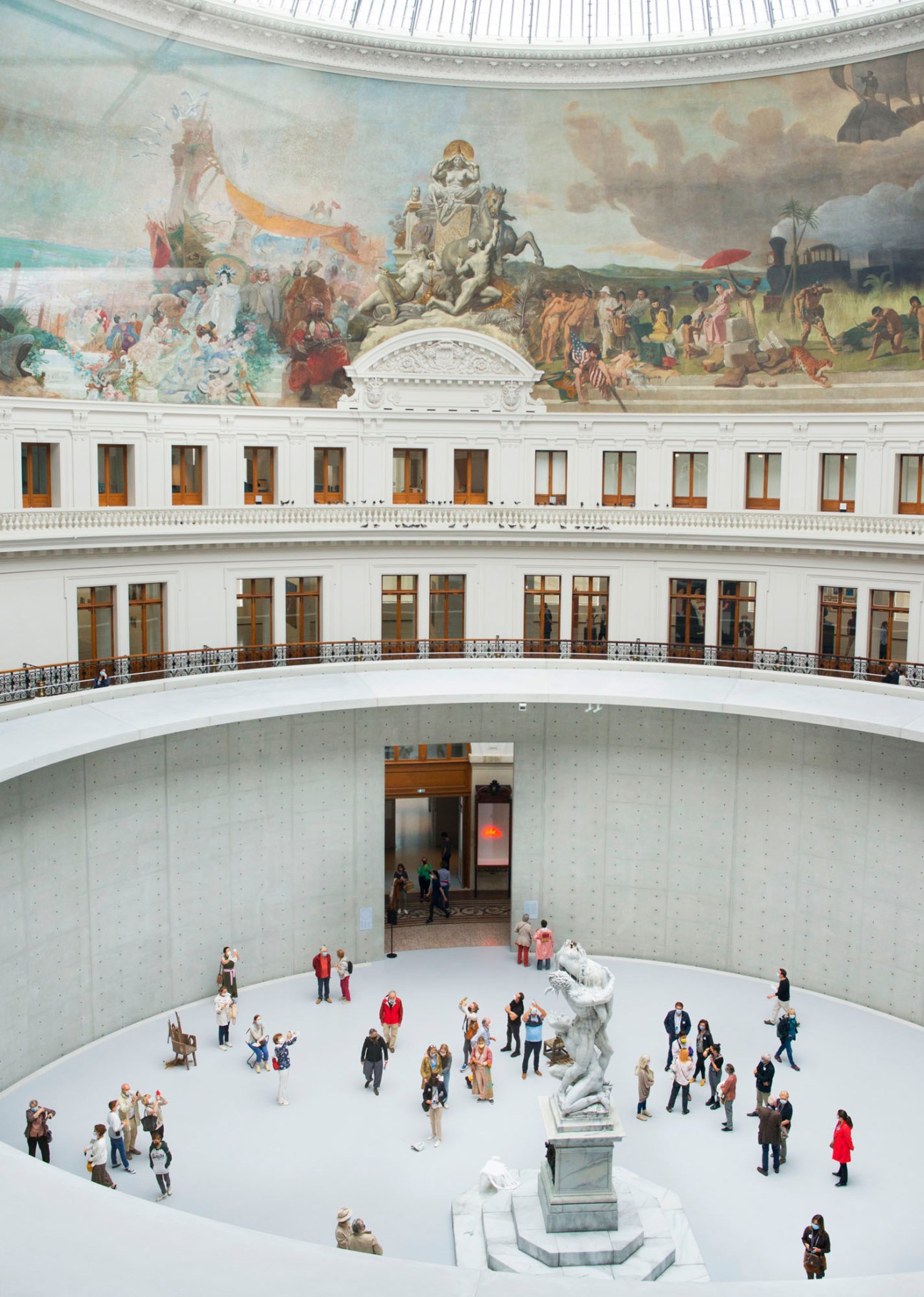 Rotunda of La Bourse de Commerce with circular architecture and visitors viewing art