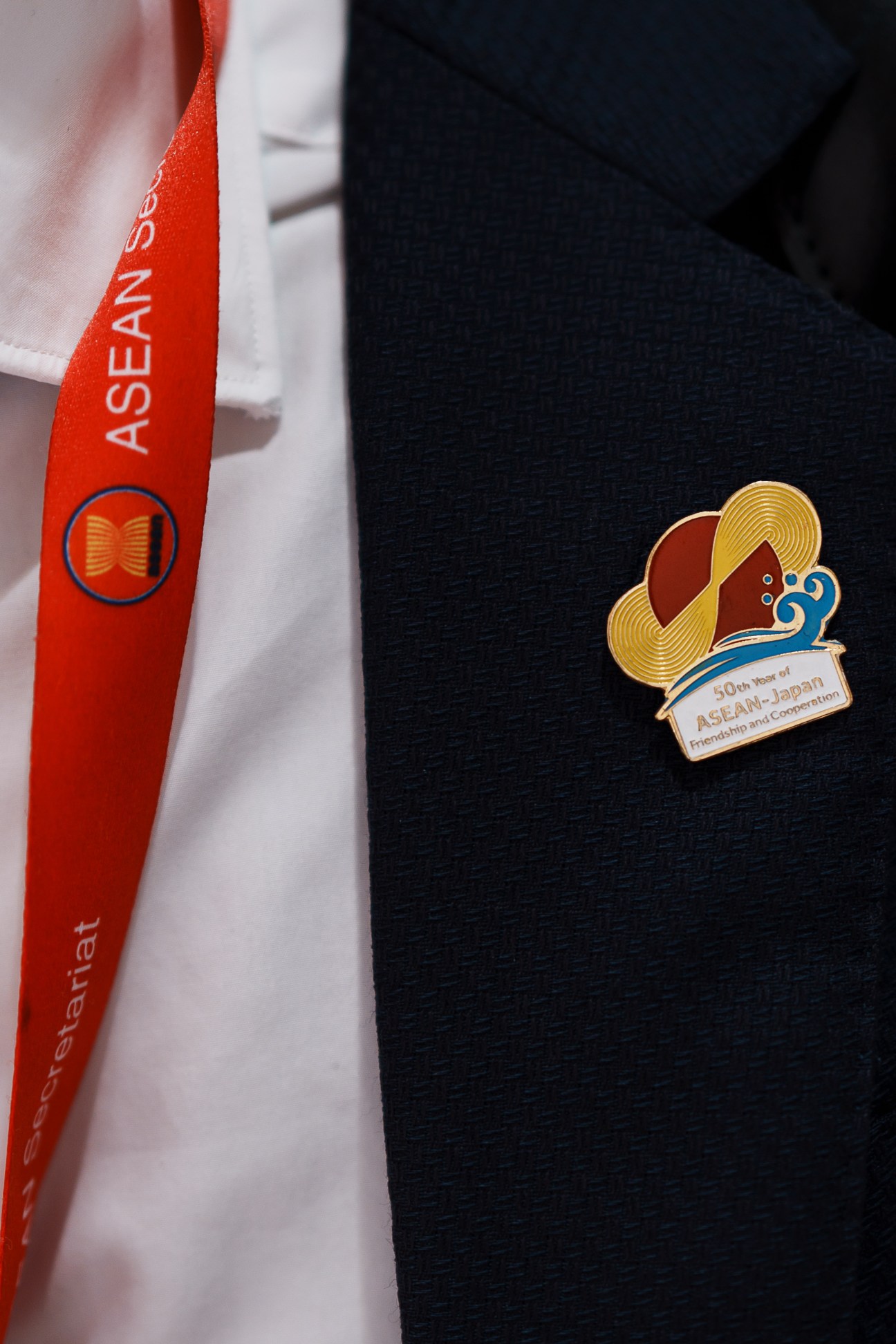 A commemorative badge celebrating diplomatic relations between Asean and Japan