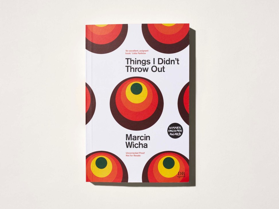 Book cover of 'Things I Didn't Throw Out' by Marcin Wicha featuring colorful circular eye-like patterns