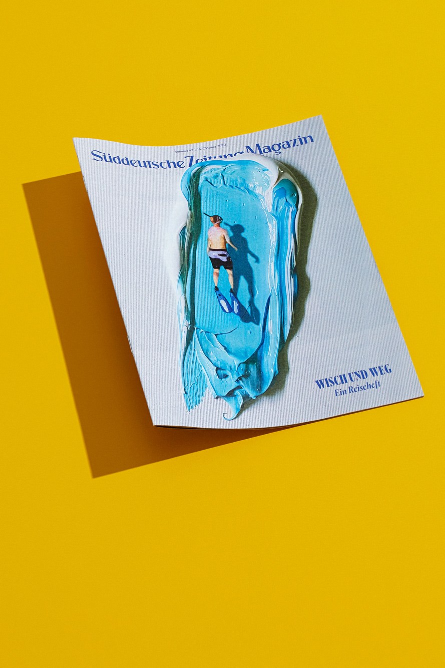 SZ-Magazin cover featuring a painted blue swimmer figure against a yellow background for a travel issue.