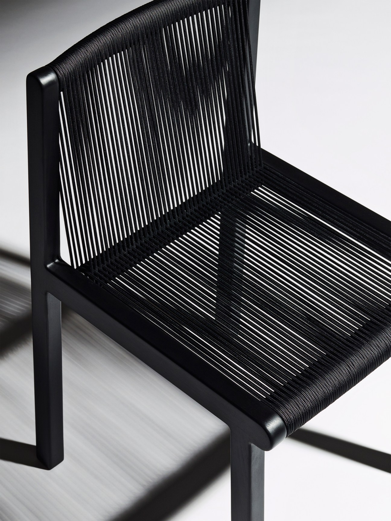 MC 22 Filo chair with black wooden frame and woven cord seat and backrest