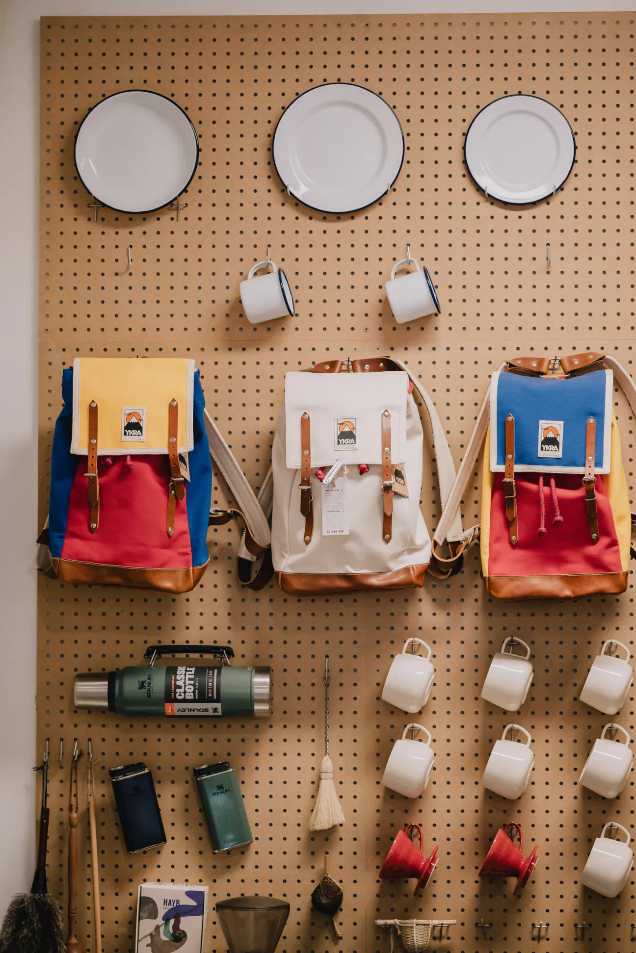 Display of ceramic cups and Japanese kettles at Pauza
