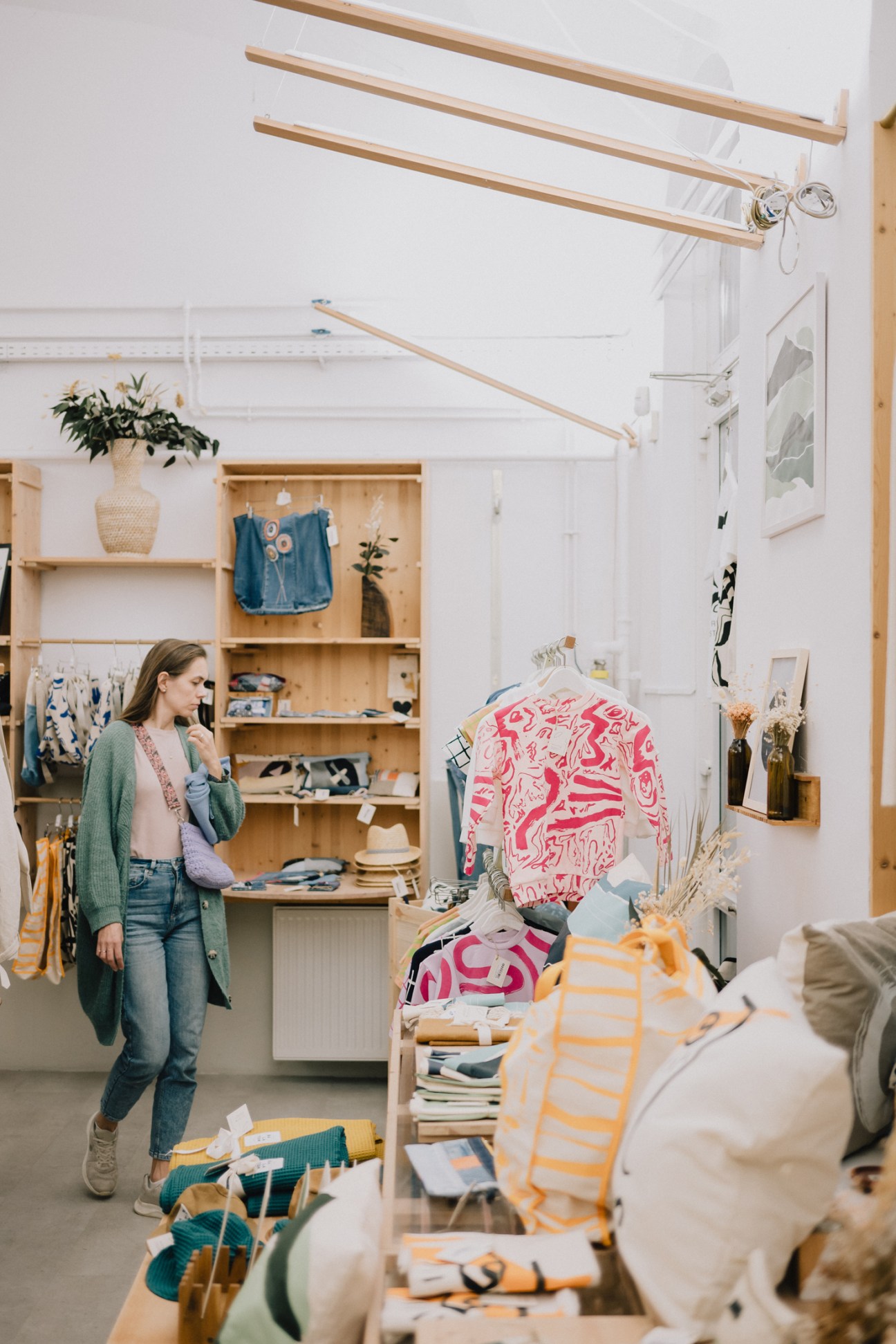 Display of sustainable upcycled clothing and ceramics at Printa