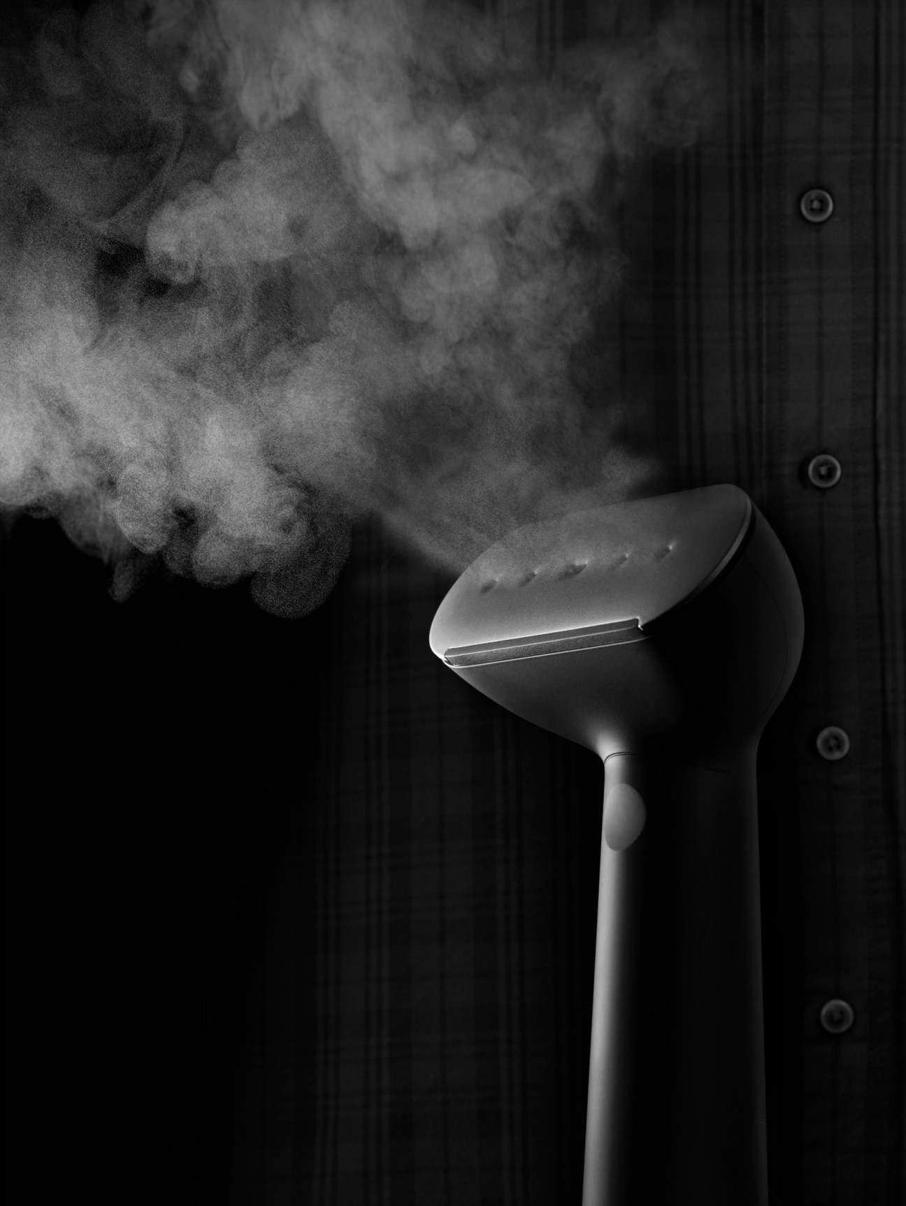 Handheld clothes steamer producing steam