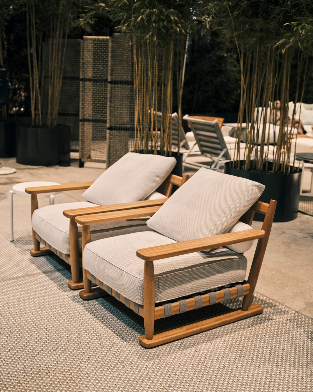 Meriggio armchair by Antonio Citterio for Flexform with teak wood frame and beige upholstered cushions