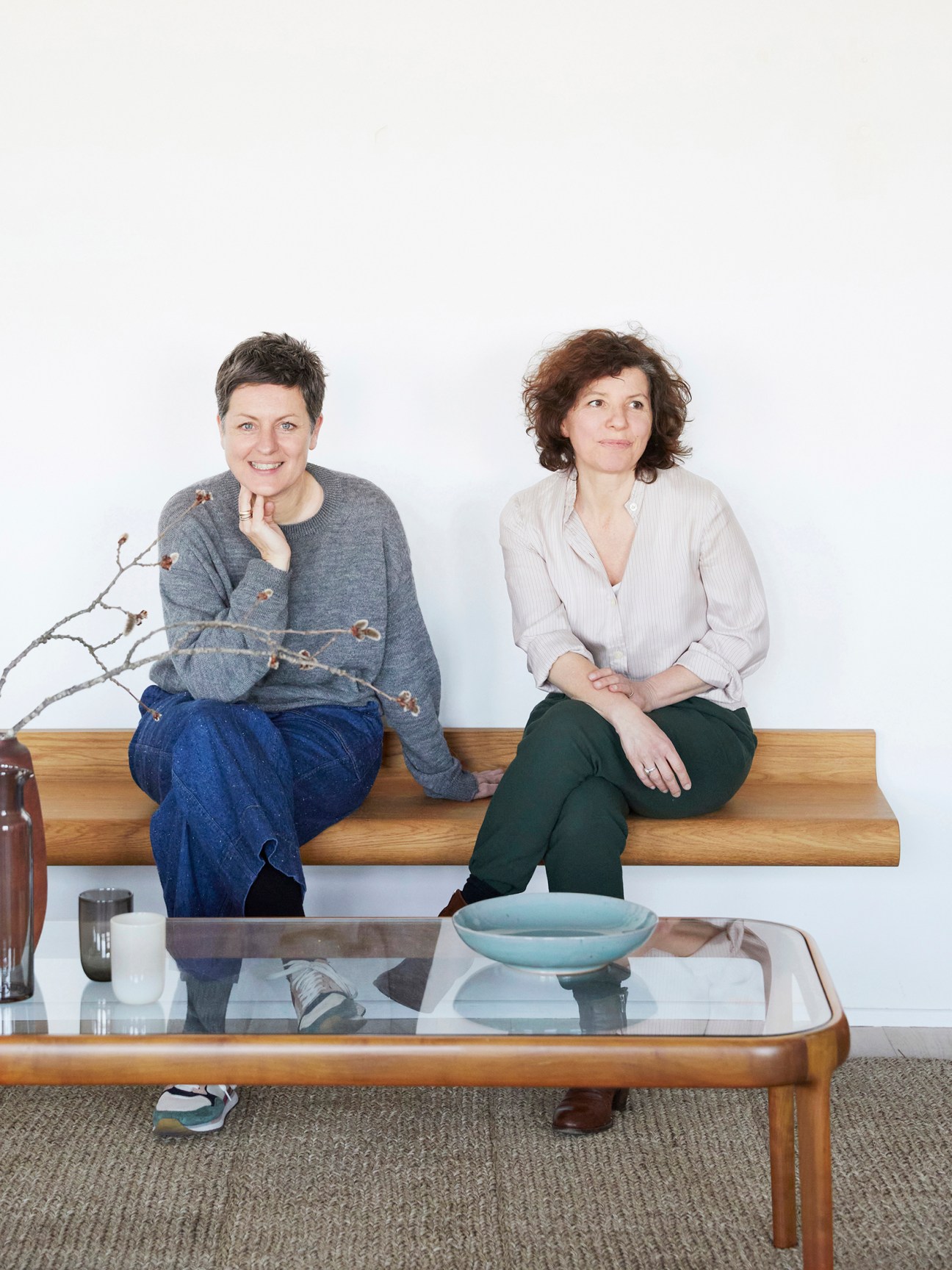 A portrait of Bettina Ginsberg and Alexa Früh.