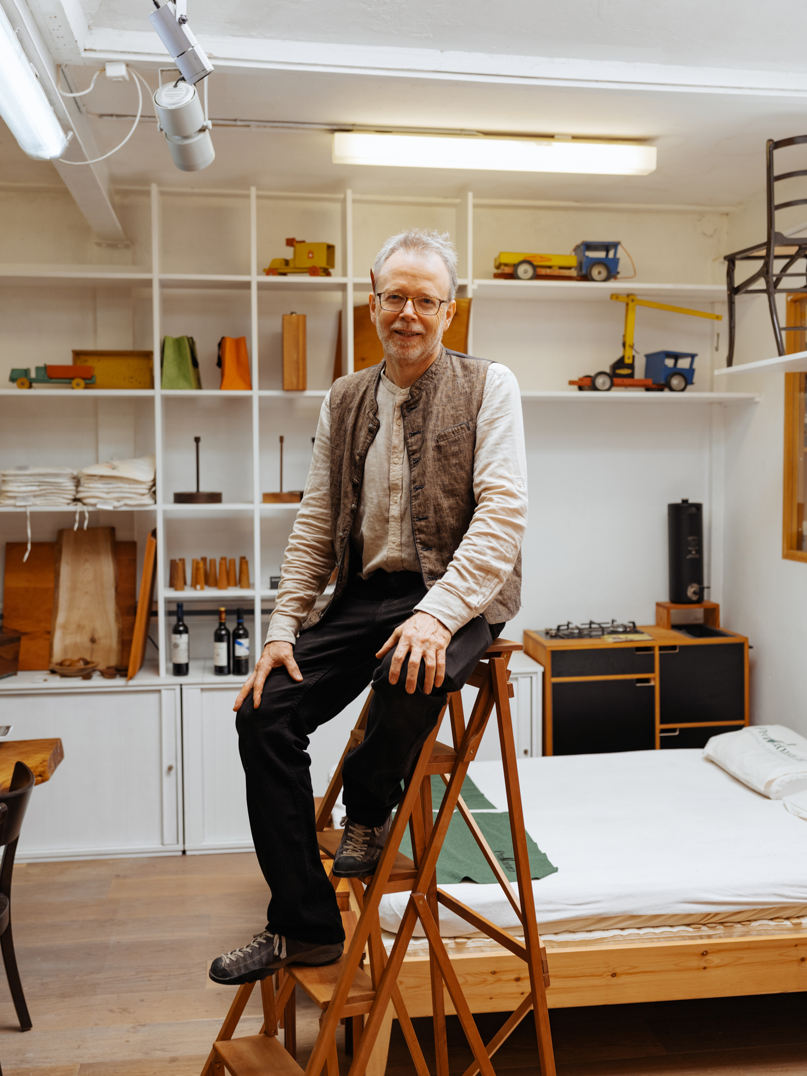 A portrait of Stefan Senn.