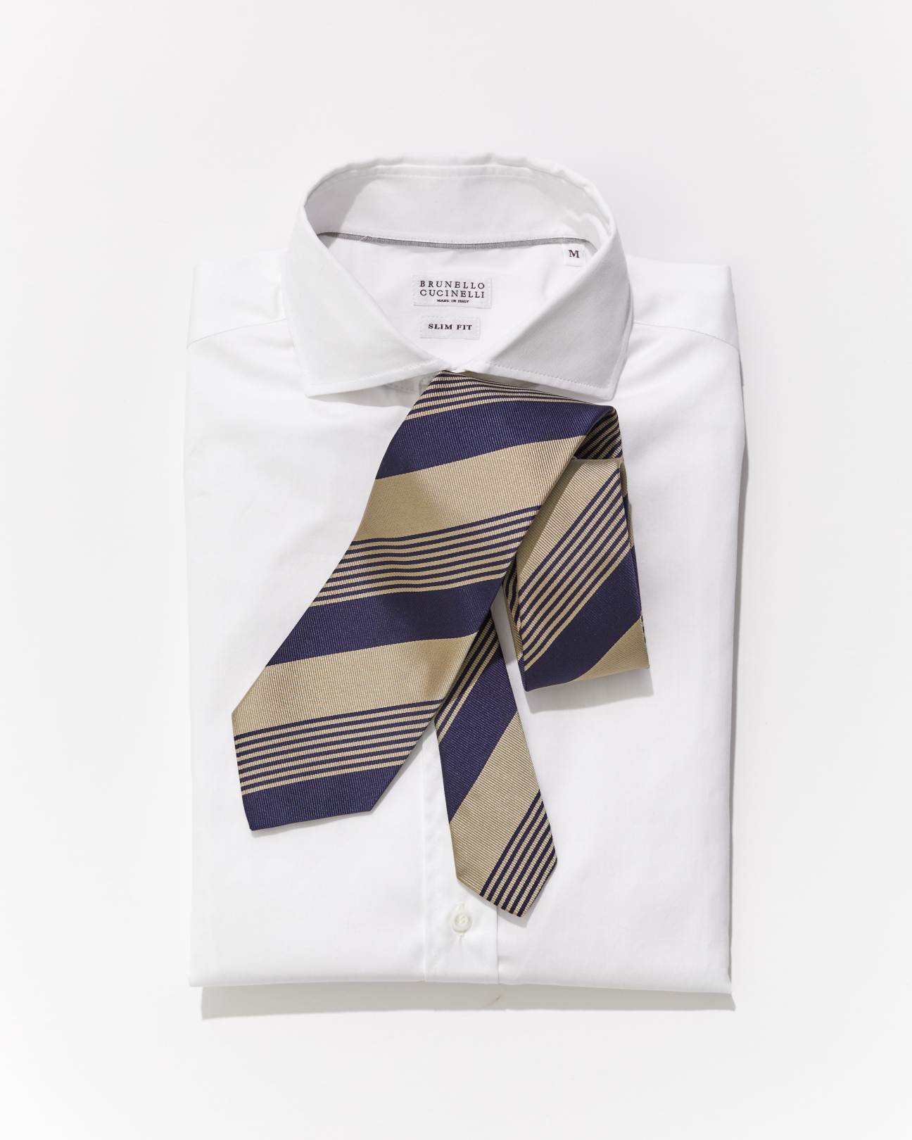 Drake's tie with diagonal stripes in navy and beige on white Brunello Cucinelli shirt