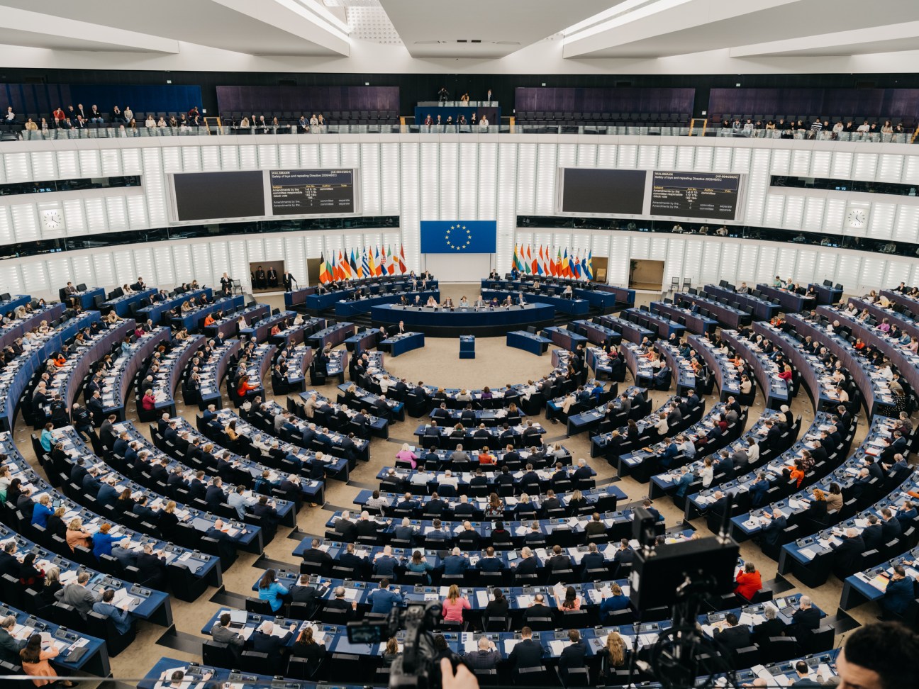 MEPs gather inside the Hemicycle