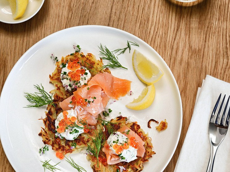 Recipe: Råraka with smoked salmon and sour cream