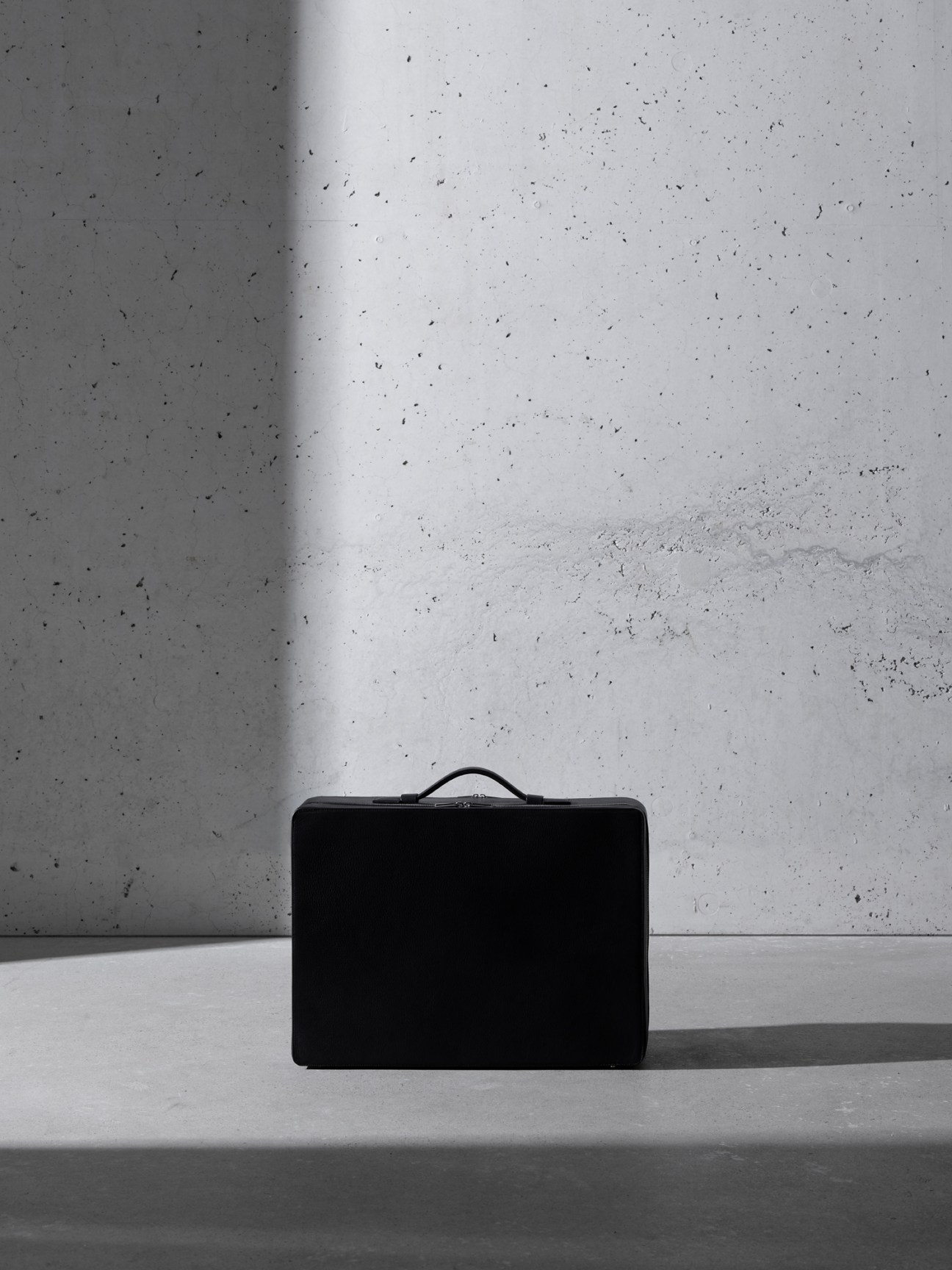 Interior compartments of the Suit-case travel bag