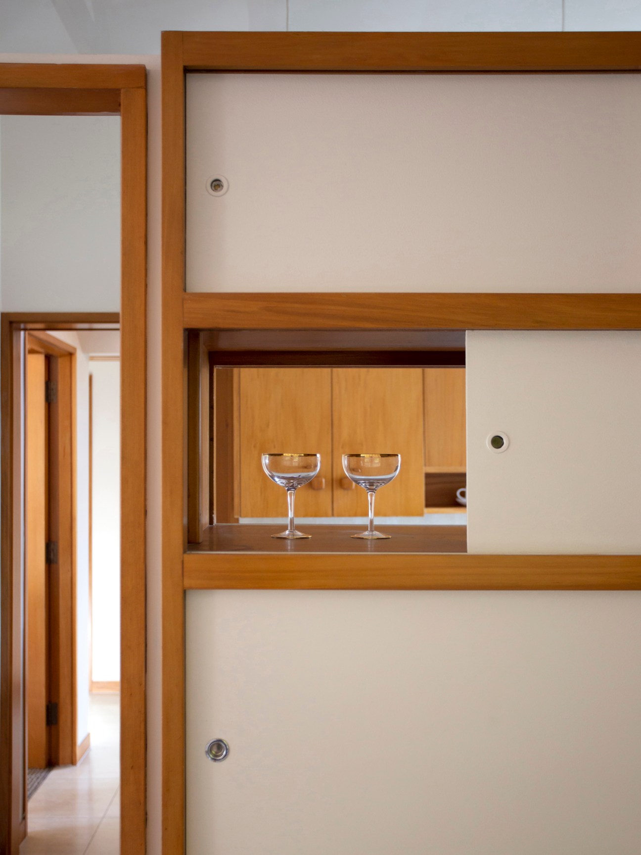 A Corbusier-inspired sliding cupboard