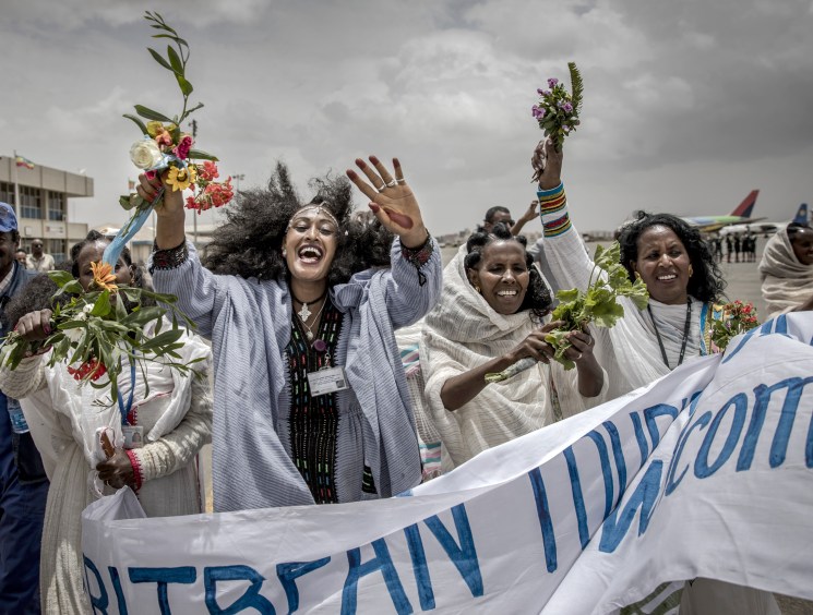 Eritreans welcome Ethiopians in Asmara