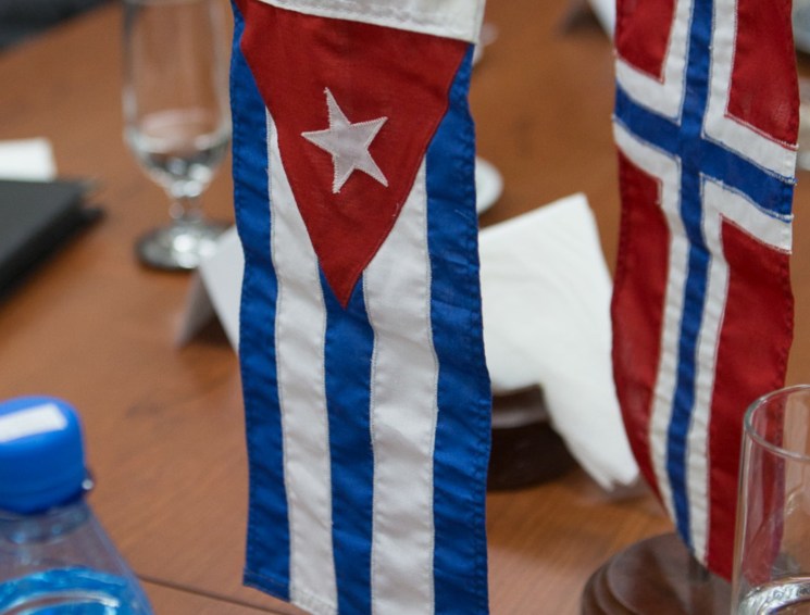 Colombian and Norwegian flags