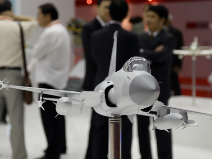 airplane model at airshow