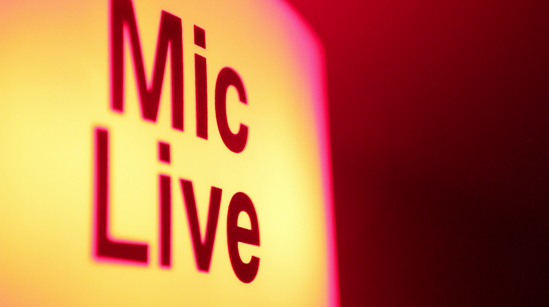 radio live sign