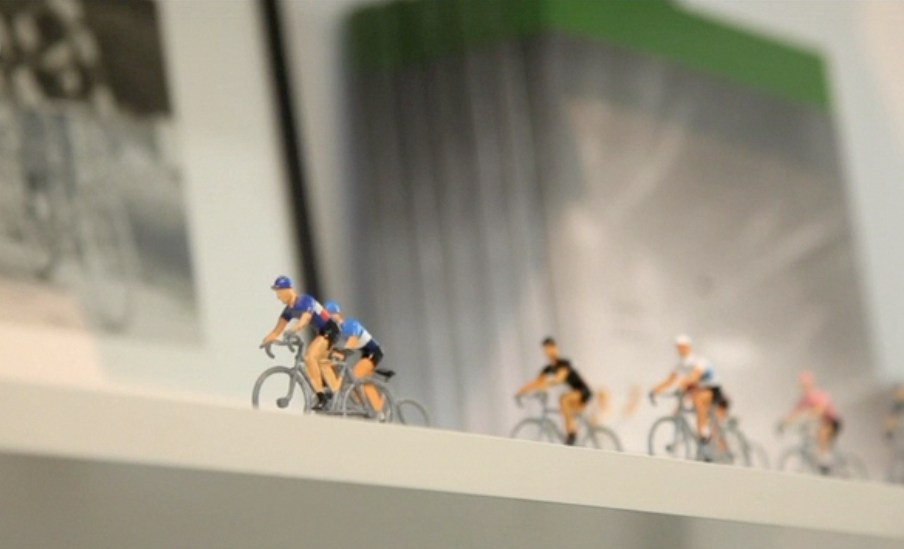 model figures of cyclists