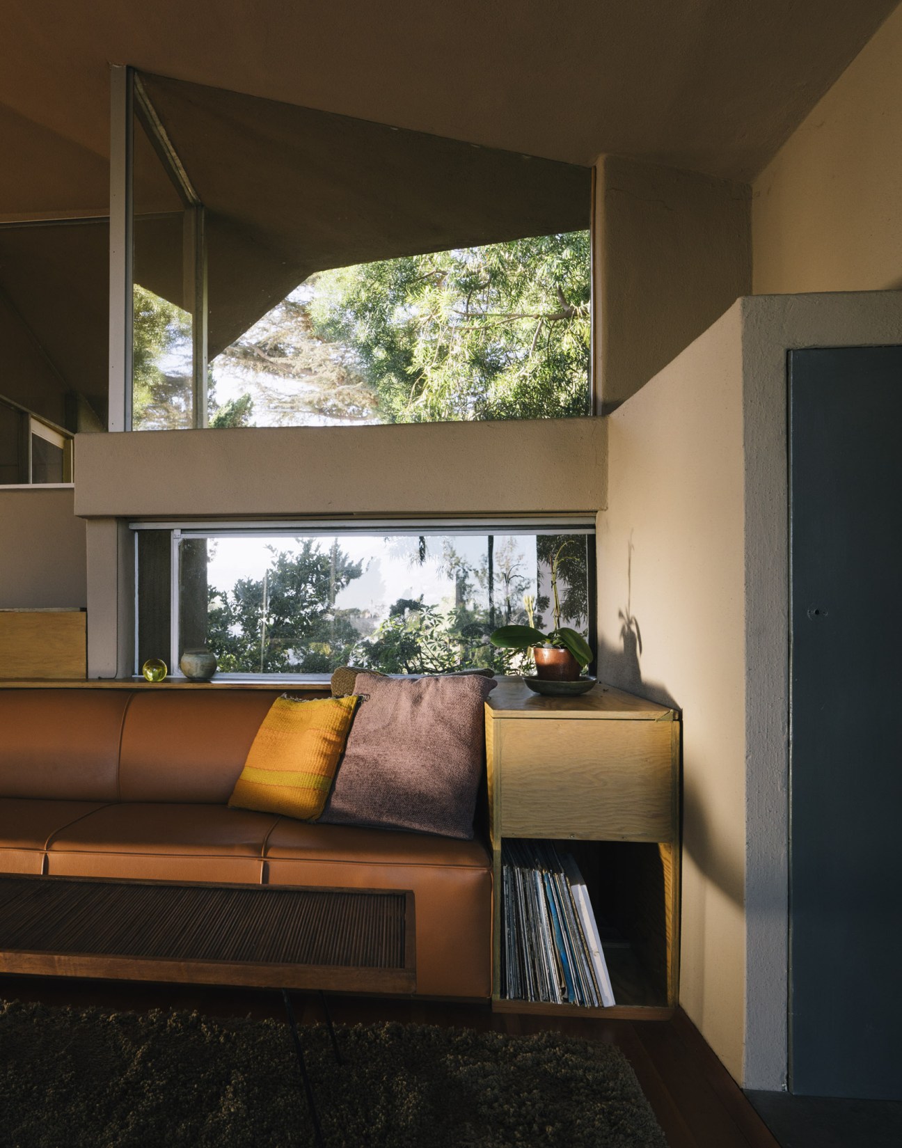 Corner windows in RM Schindler's Oliver House with views of Silver Lake hills and built-in seating.