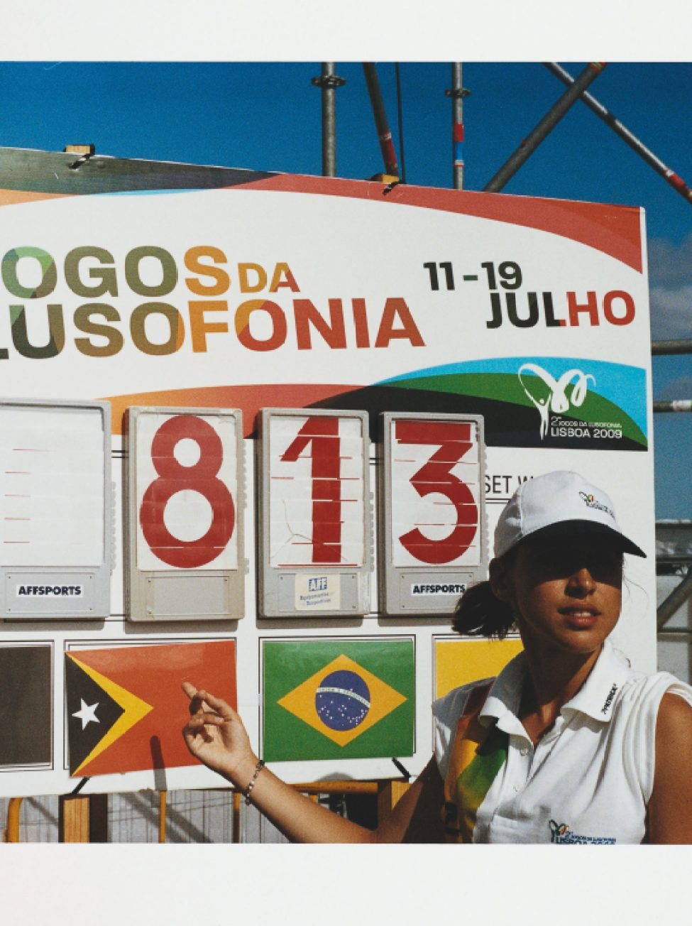 Beach volleyball scoreboard displaying match score with national flags of participating countries including Brazil and Angola.