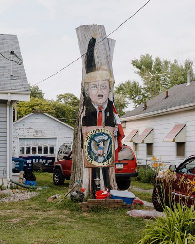 Wooden effigy of Donald Trump in a residential yard in Des Moines, Iowa.