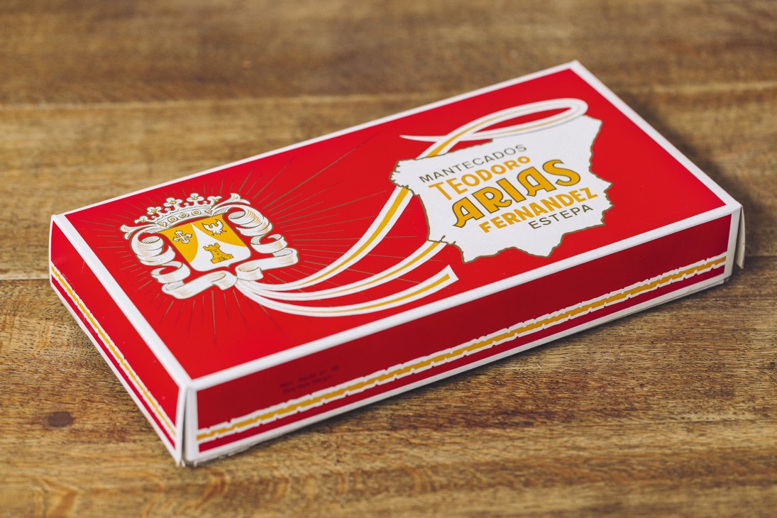 Red vintage packaging box for Teodoro Arenas mantecados from Estepa with decorative coat of arms and ribbon design