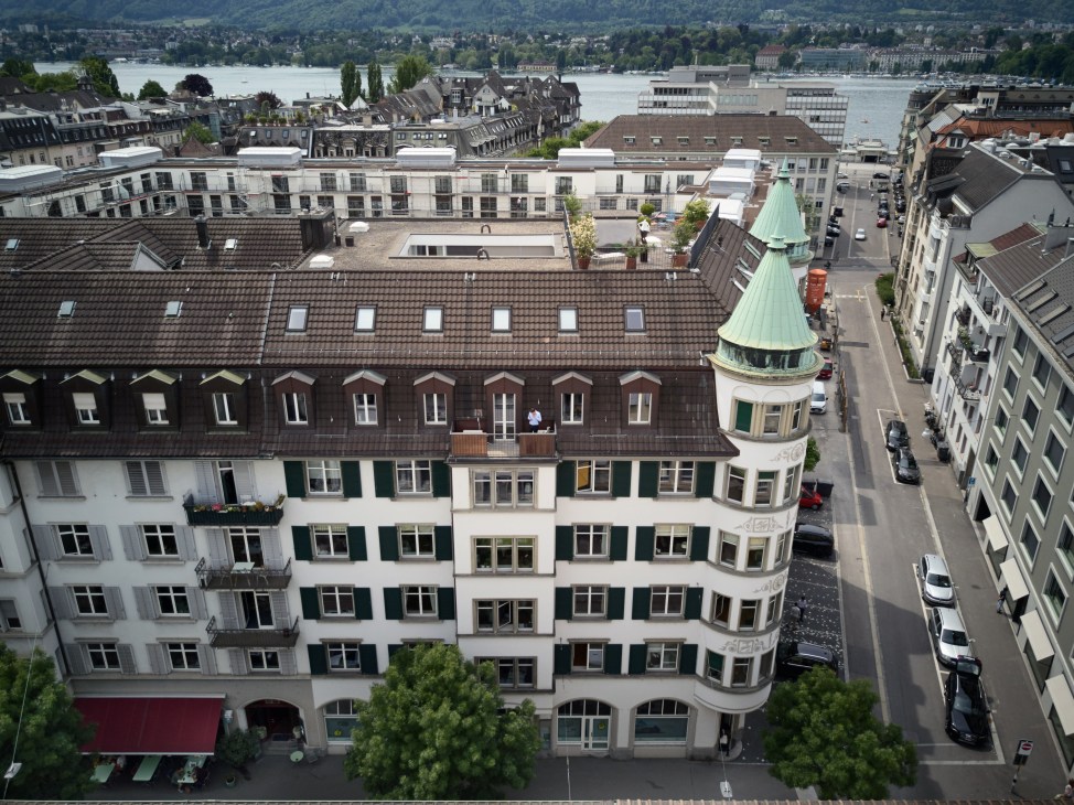 Aerial view of Zürich's Seefeld district with Lake Zürich and residential buildings visible in the background.