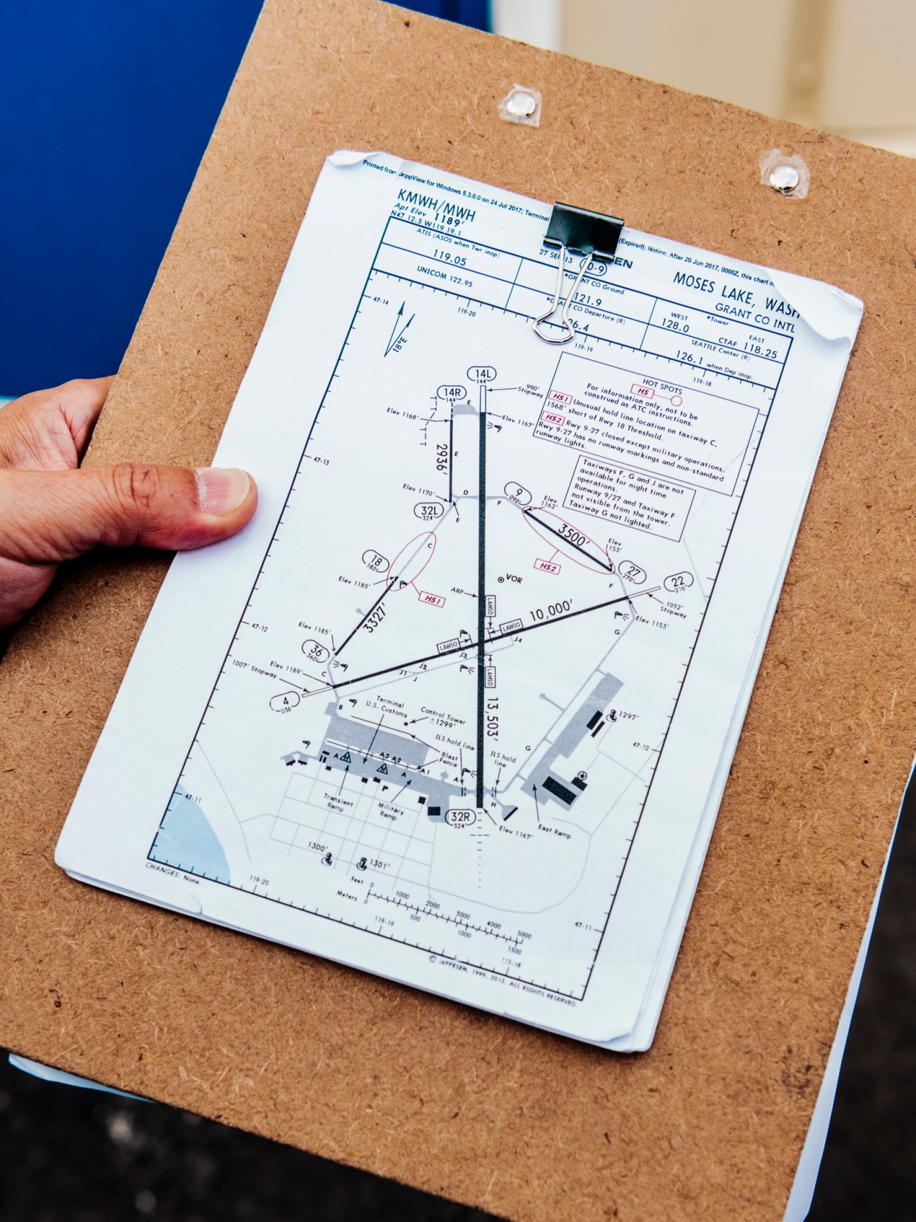 Aviation chart showing runway layout and approach patterns for Grant County International Airport in Moses Lake