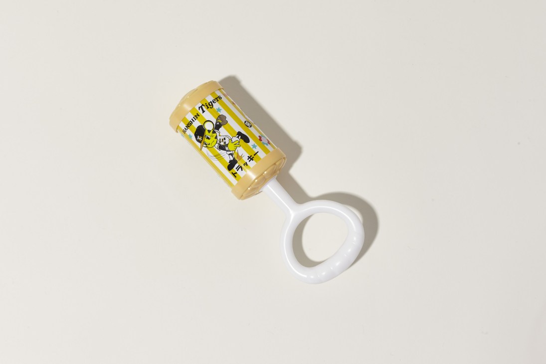 Yellow Hanshin Tigers beer can with white ring carrier featuring cartoon tiger mascot.