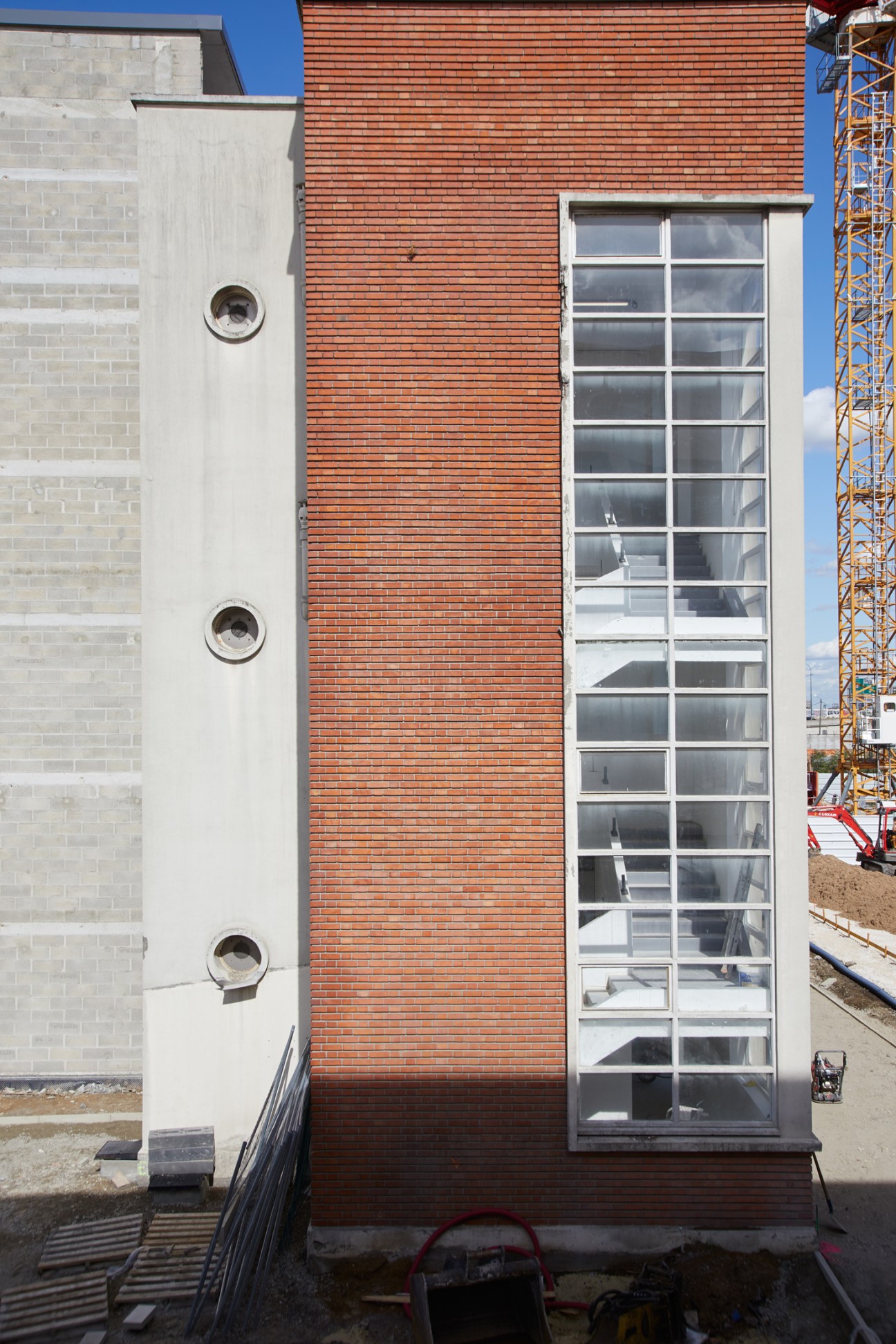 Exterior view of the red-brick industrial building housing the Komunuma art complex