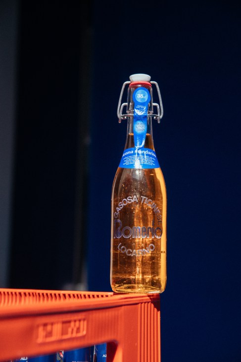 Bottle of Gascosa Ticino fizzy soft drink with blue label and swing-top cap.