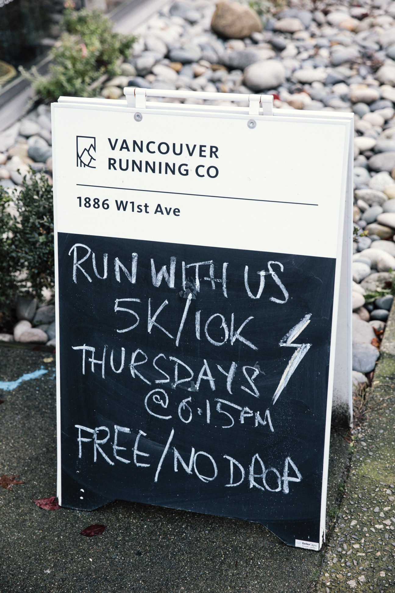 Vancouver Running Co storefront sign advertising Thursday running group meetups at 6:15pm, free with no drop-in required.